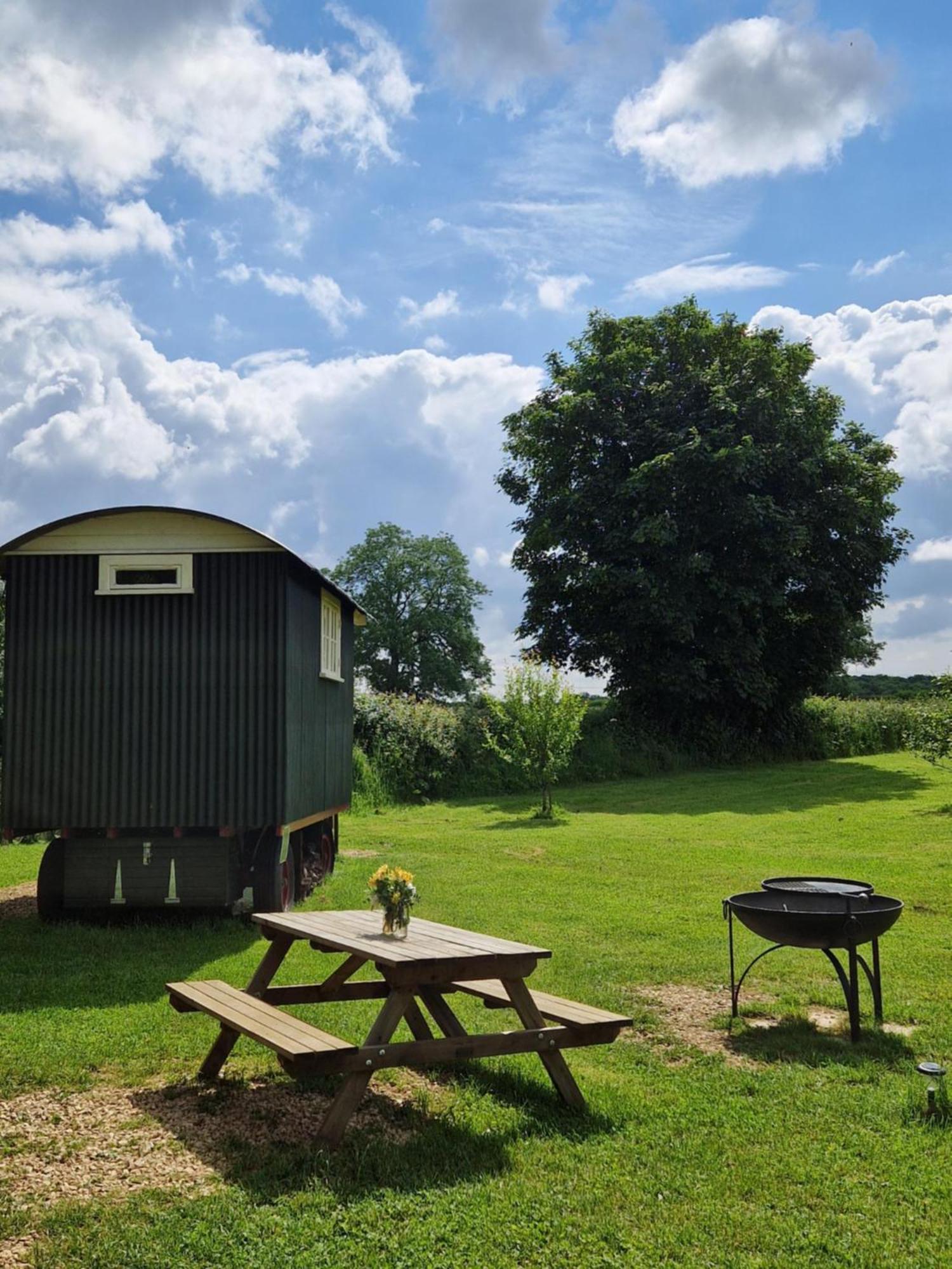 The Delkin Shepherds Huts คาสเซิลโคมบ์ ภายนอก รูปภาพ