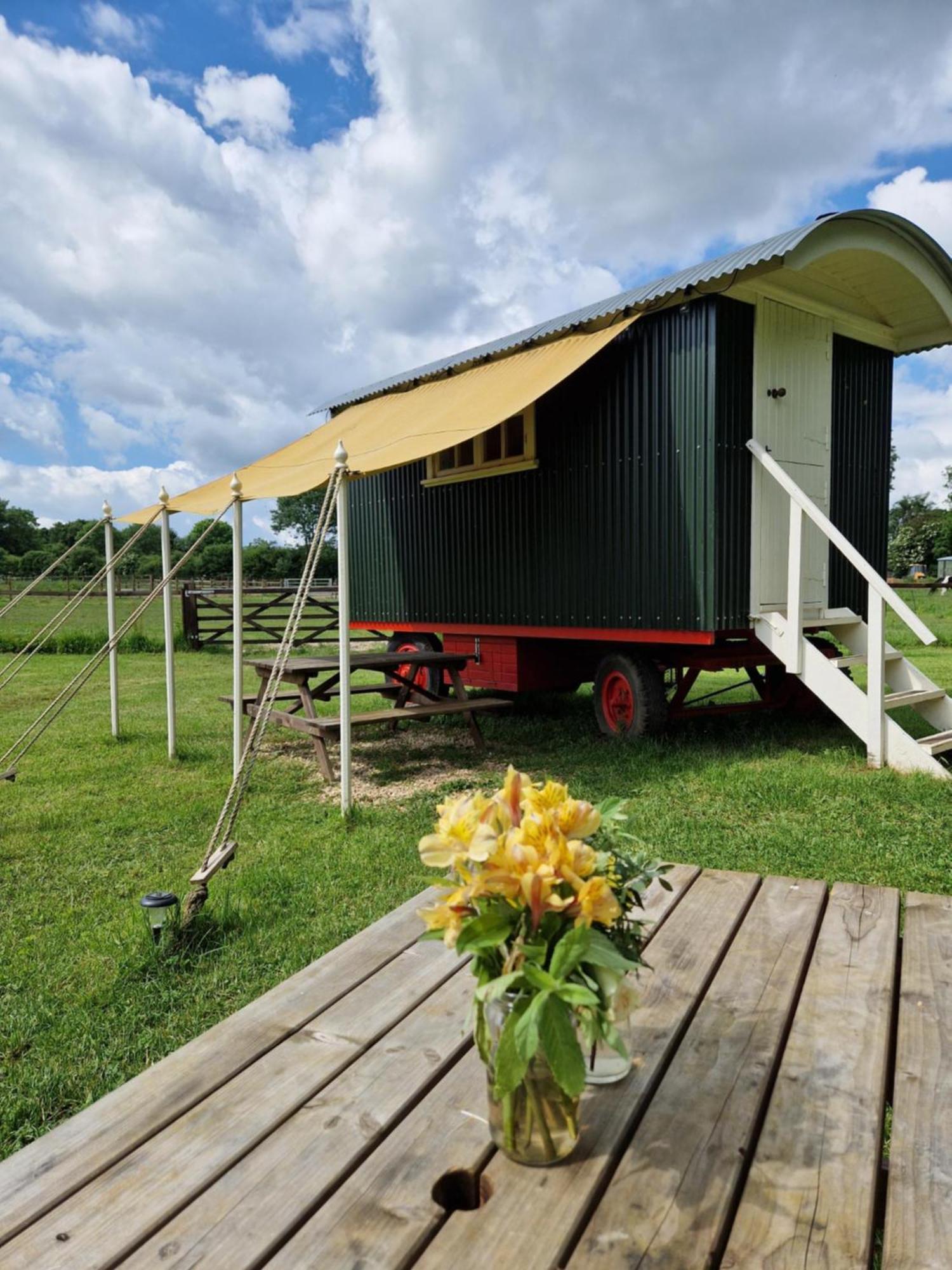 The Delkin Shepherds Huts คาสเซิลโคมบ์ ภายนอก รูปภาพ